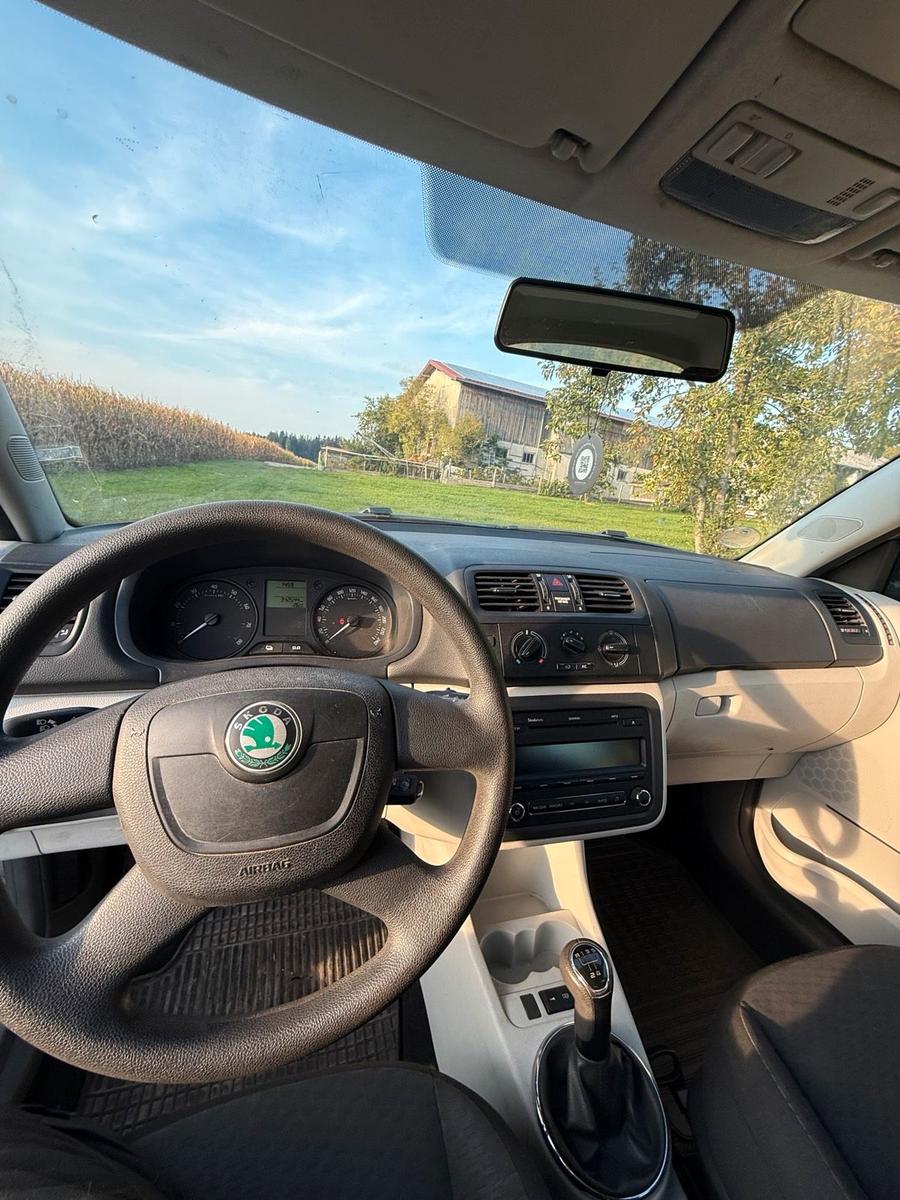 Skoda Fabia 2012 — photo 13