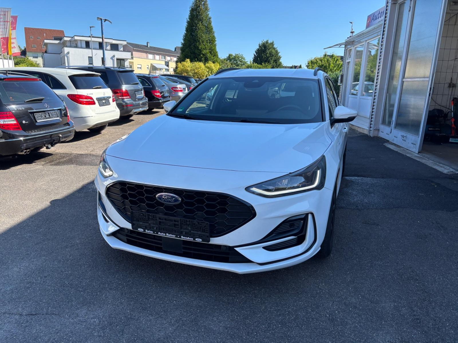 Ford Focus Turnier ST-Line X weiß