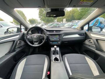 Toyota Avensis - 10
