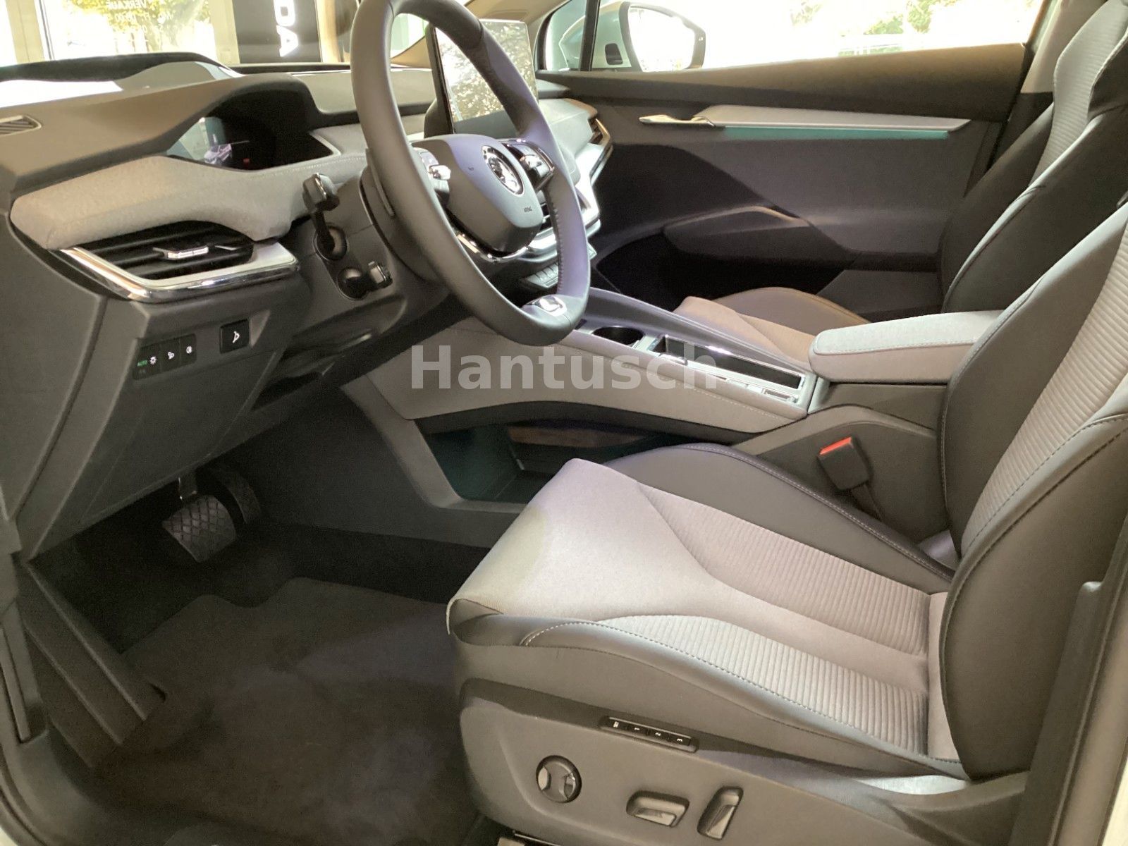 Fahrzeugabbildung SKODA Enyaq iV 80 X Loft 82 KWh 195 KW 4X4