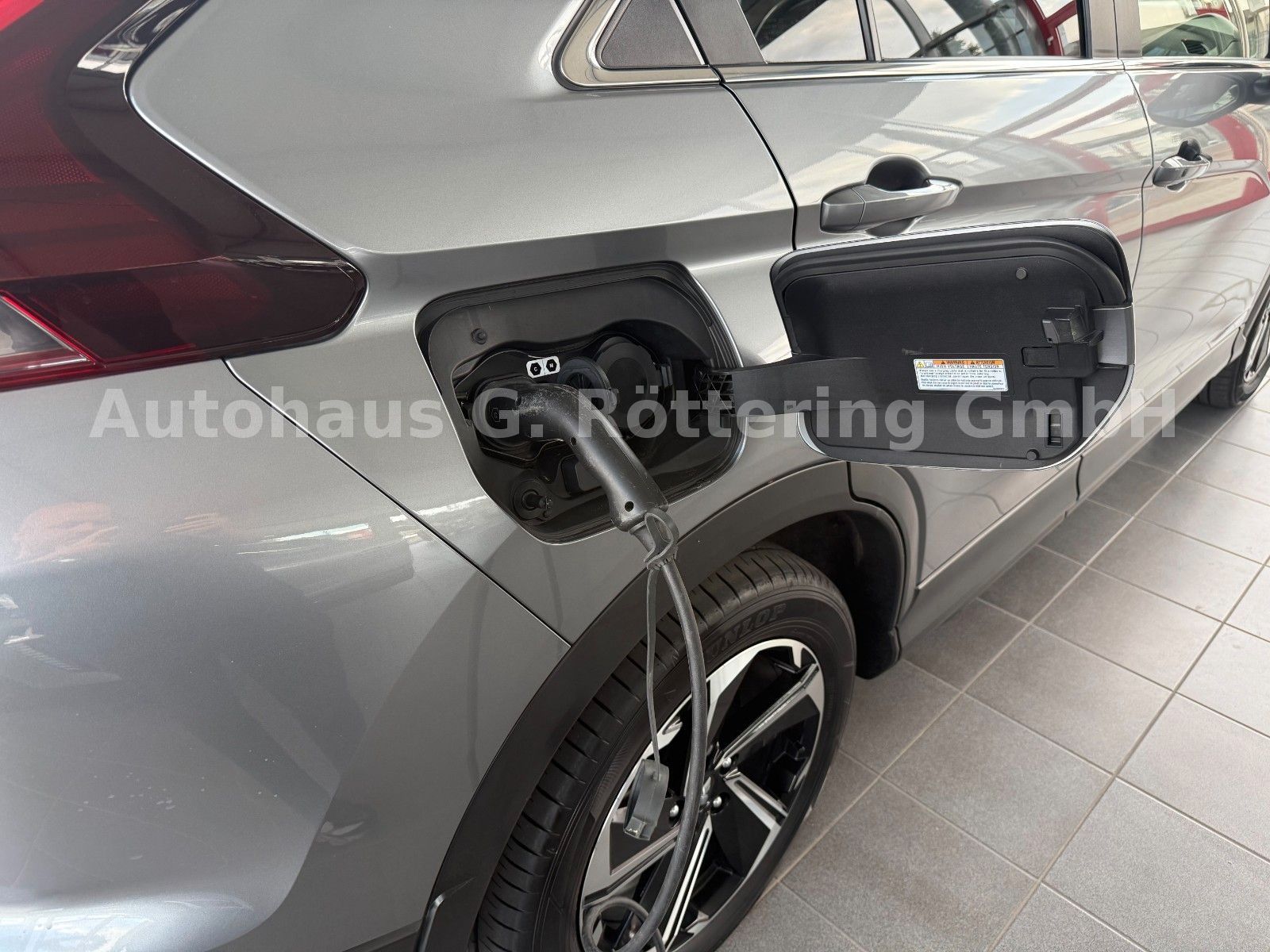 Fahrzeugabbildung Mitsubishi Eclipse Cross 2.4 PHEV 4WD +Kam +BT +SHZ +SOH97%