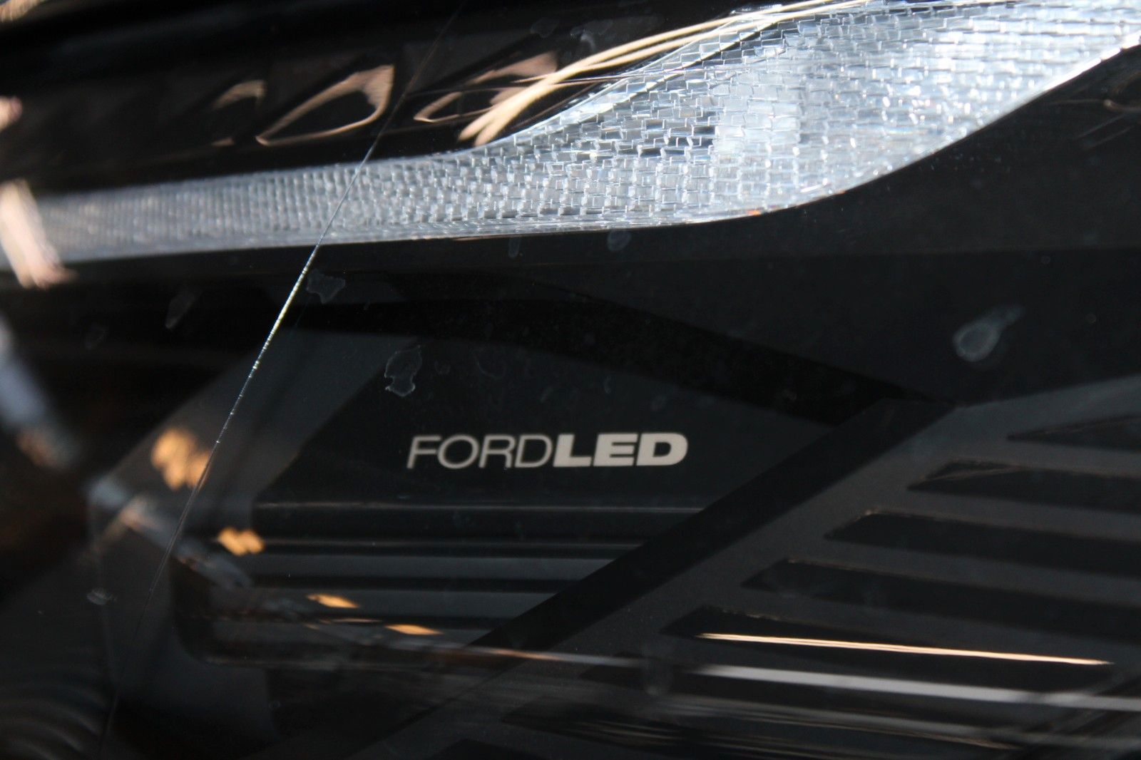 Fahrzeugabbildung Ford NUGGET L1 Titanium MARKISE + Aufstelldach SOFORT