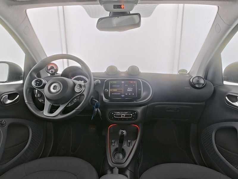 Fahrzeugabbildung Smart smart EQ fortwo Exclusive*Kamera*Media*LED*22kW*