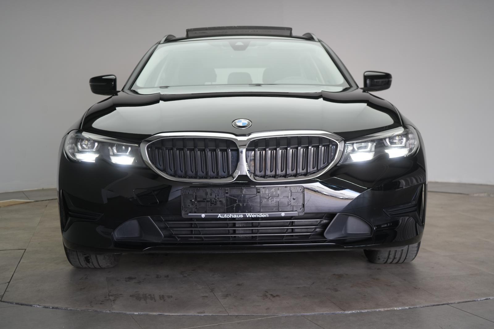 BMW 320 i Touring M Sport Carplay/Temp/Pano/AHK