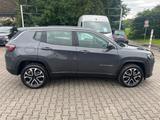 Jeep Compass ALTITUDE e-Hybrid 1.5l 130PS AT WINTER K - Jeep Compass mit Benzin-Antrieb