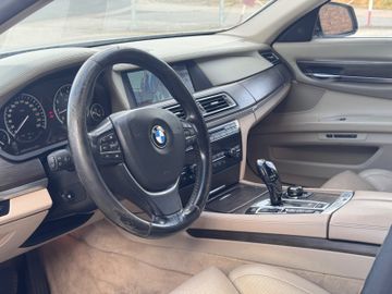 BMW 750 - 7