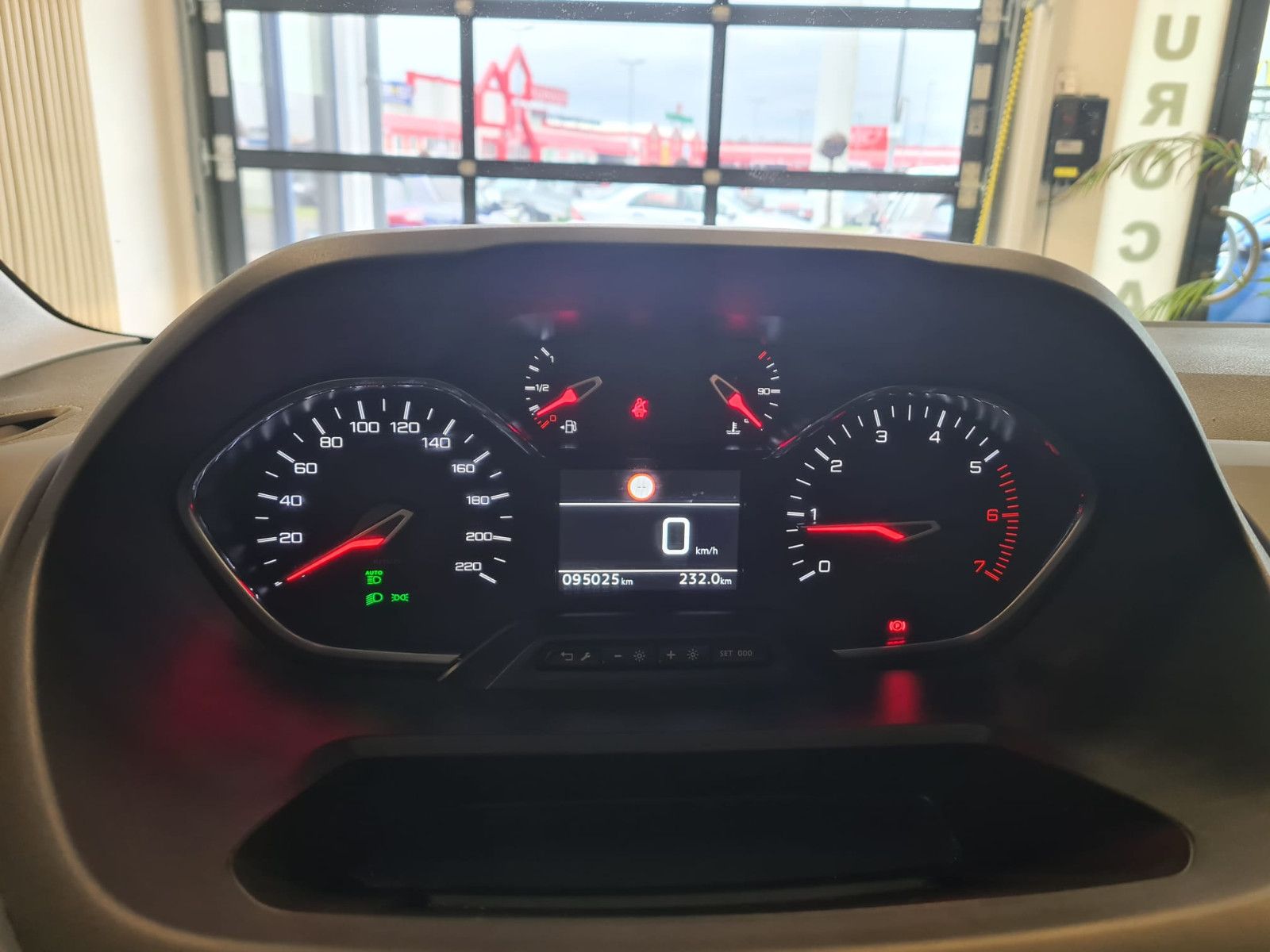 Fahrzeugabbildung Peugeot Rifter Allure L1 / SCHECKHEFT / NAVI