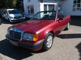 Mercedes-Benz 300 E 24V Cabrio, 1. Hand, Scheckheft MB - Mercedes-Benz Gebrauchtwagen von 1993