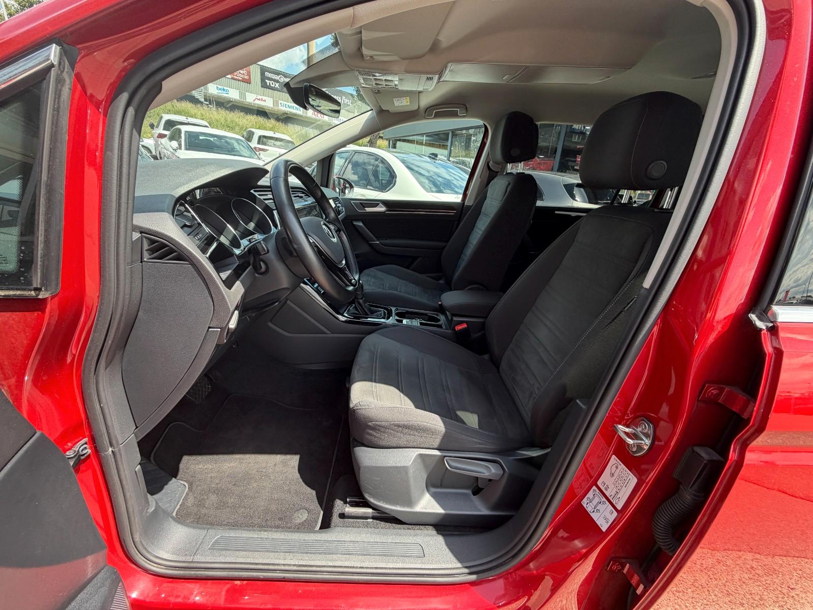 Volkswagen Touran 2.0 TDI DSG*Highline*LED*AHK*Kamera*ACC