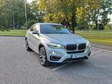 BMW X6 xDrive35i - - silberne BMW X6