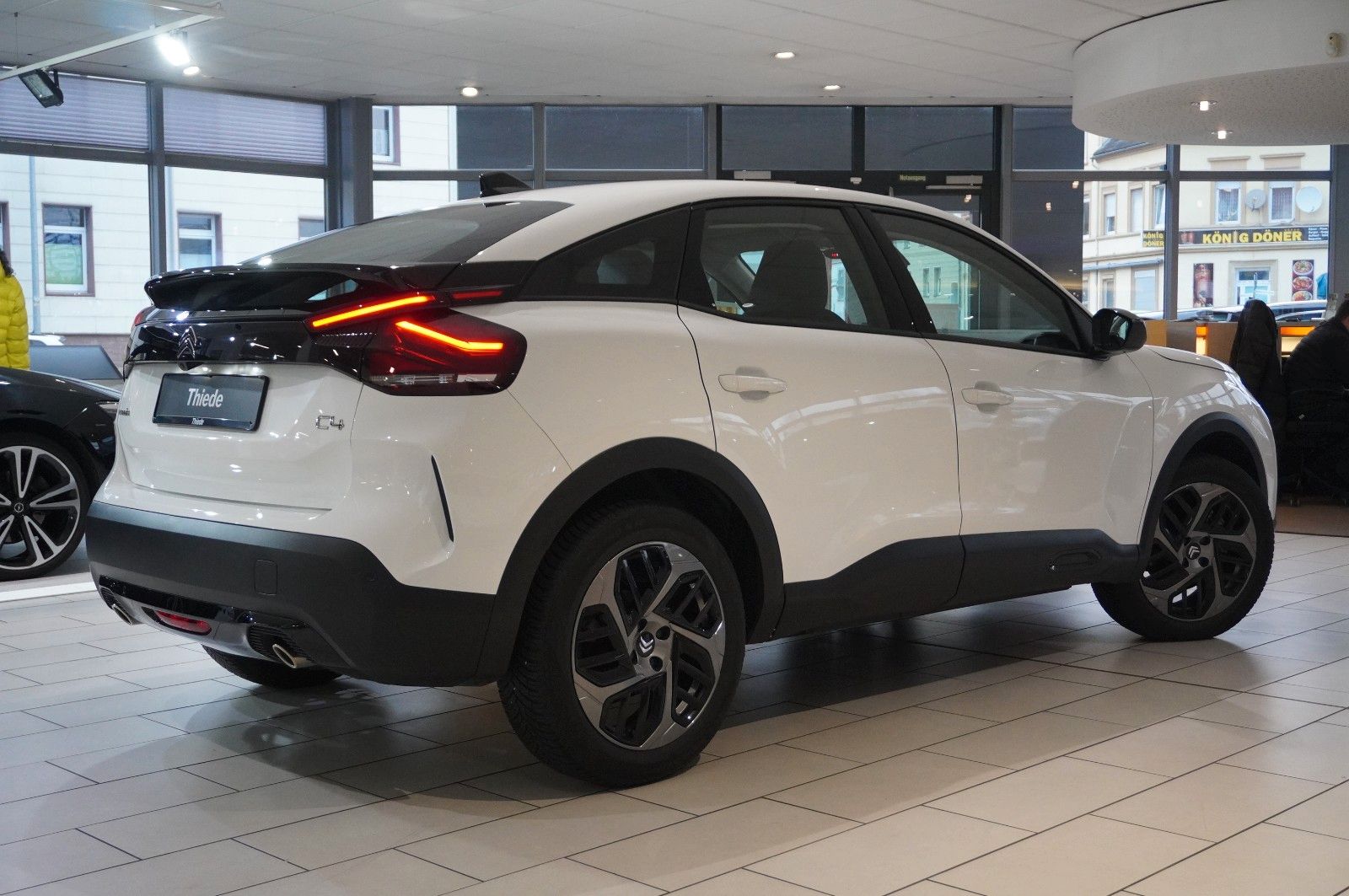 Fahrzeugabbildung Citroën C4 Lim. 1.2T PLUS NAVI/LED/KAMERA/SPORT /VIR/DAB