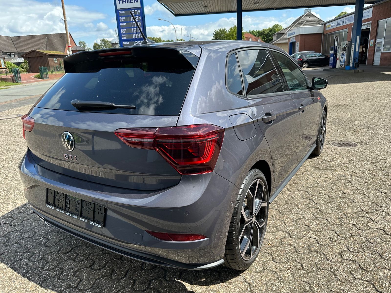 Fahrzeugabbildung Volkswagen Polo GTI 2.0 TSI DSG Navi/ACC/Matrix/IQ/SHZG/18"