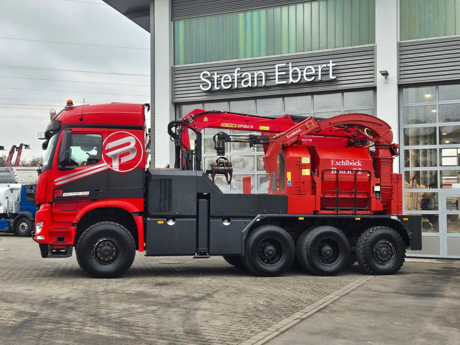 Fahrzeugabbildung Mercedes-Benz TUROX 8x8 Eschlböck Biber 92 Holzhacker / 1.512h