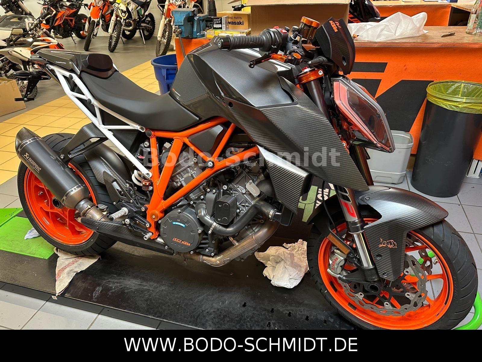 KTM 1290 Super Duke Performance Pack