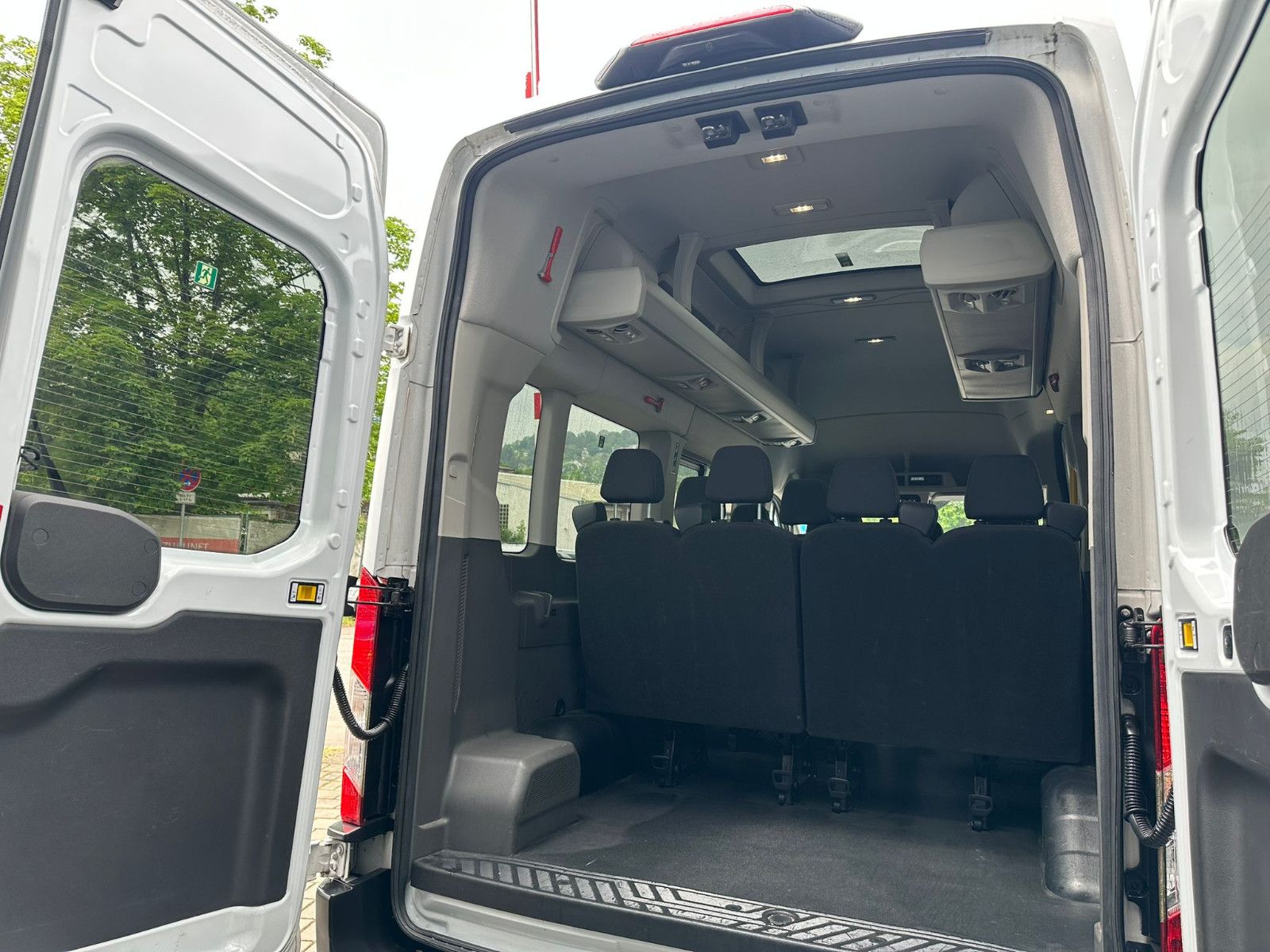 Fahrzeugabbildung Ford Transit 410 BUS L3H3 *12SITZE*ACC*SPUR*KAMERA*FS