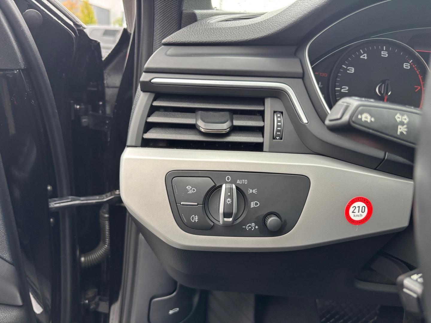 Audi A4 Avant*S tronic*Leder*ACC*Navi*AHK*Kamera*LED