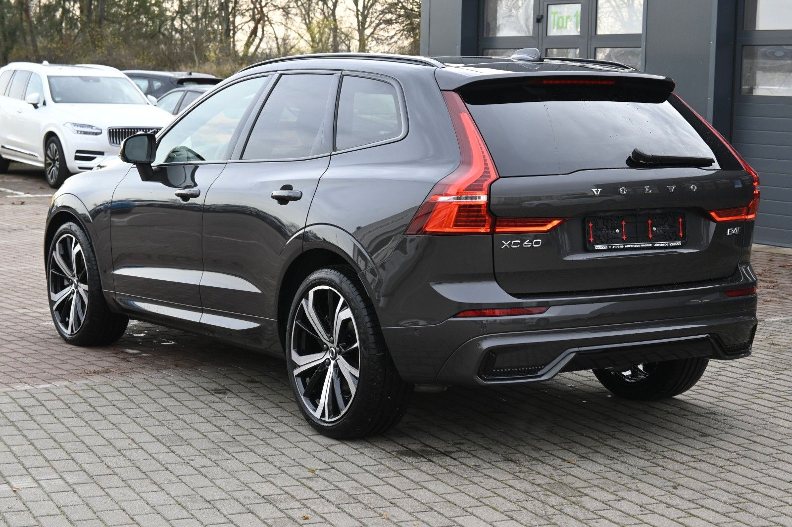 Fahrzeugabbildung Volvo XC60 B4 AWD Ultimate Dark*LED*PANO*STHZ*
