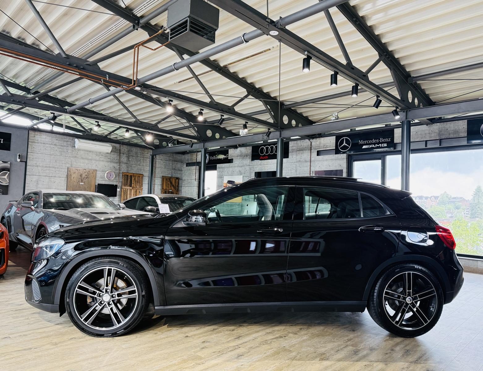 Mercedes-Benz GLA 220 4Matic*PANO*360°KAMERA*LEDER*DISTRONIC*