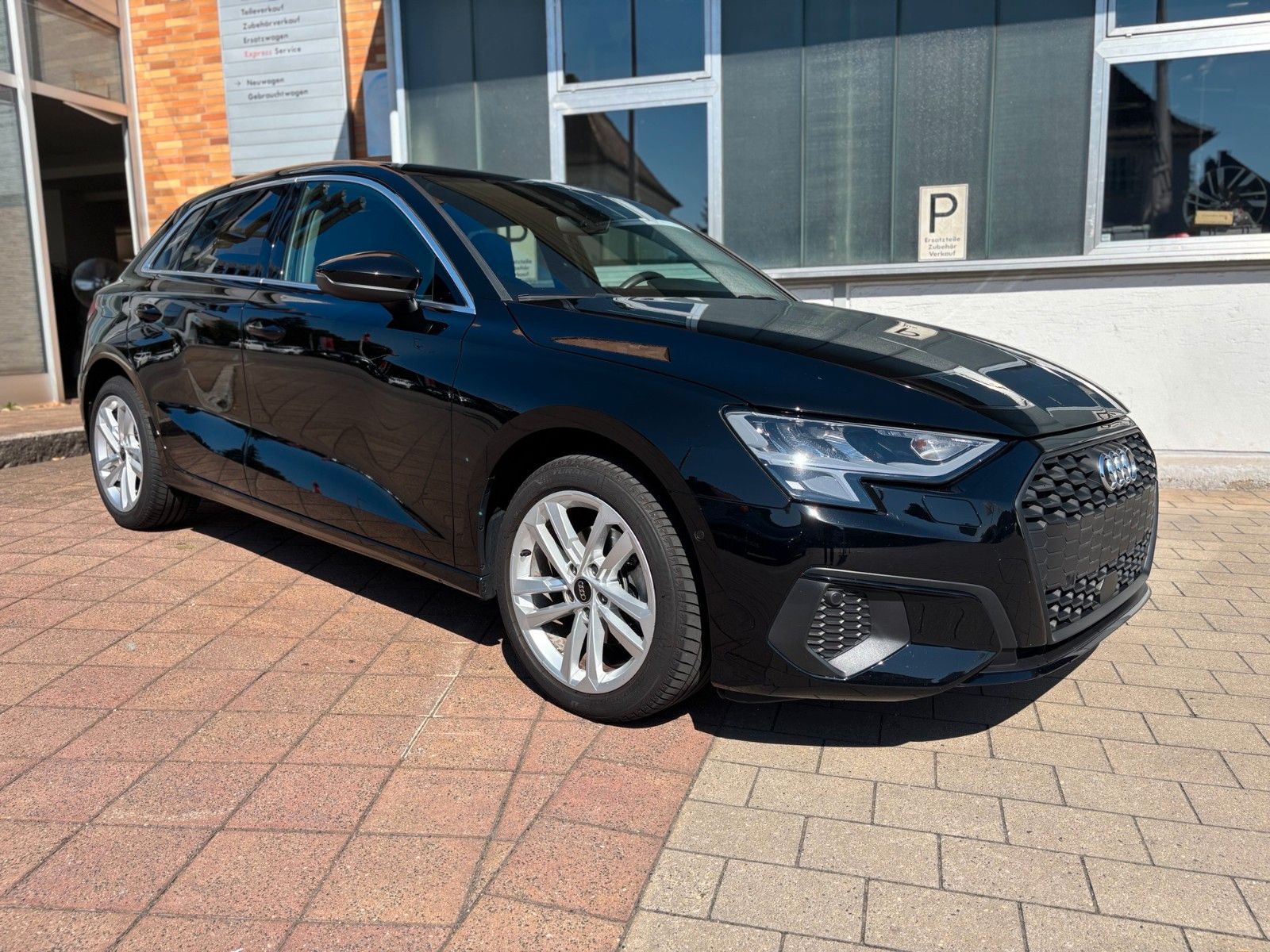 Fahrzeugabbildung Audi A3 Sportback 30 TFSI basis