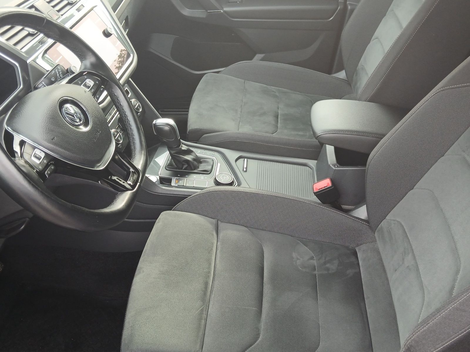 Fahrzeugabbildung Volkswagen Tiguan Allspace TSI 4M R-Line Highline LED AHK N