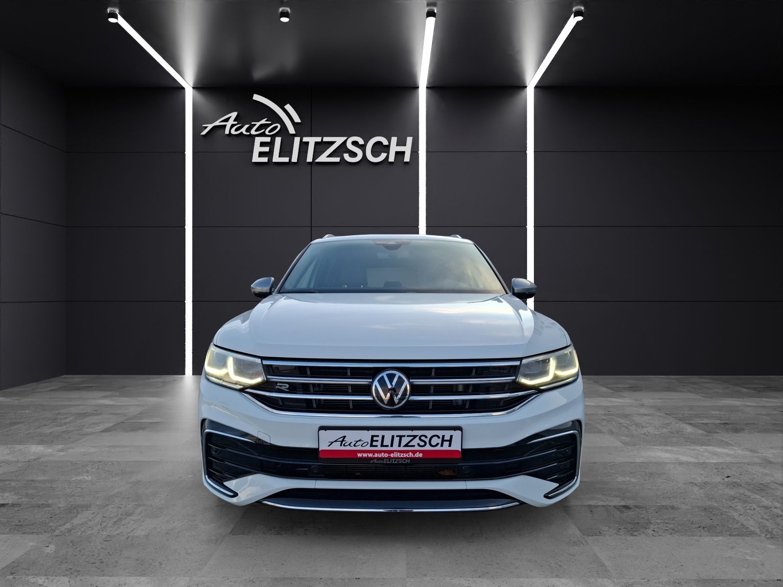 Fahrzeugabbildung Volkswagen Tiguan Allspace TSI R-Line DSG 4M Matrix Navi AI