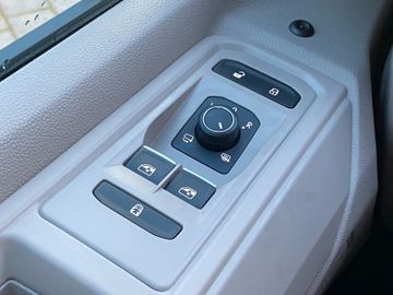 Volkswagen T7 Multivan 2.0TDI DSG Edition CarPlay RFK SHZ