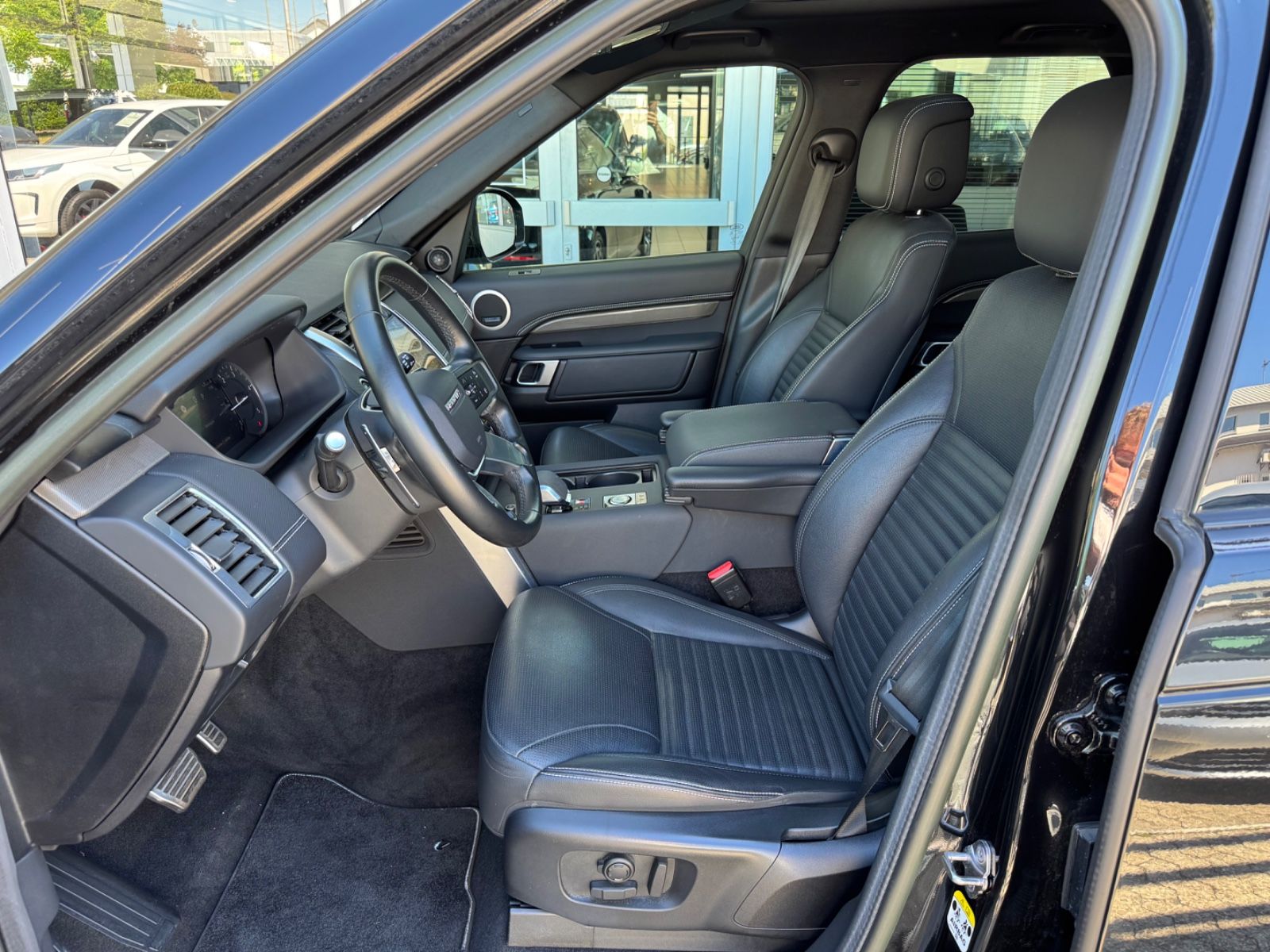 Fahrzeugabbildung Land Rover Discovery  R-Dynamic AWD/7-SITZER/360'°Cam/AHK