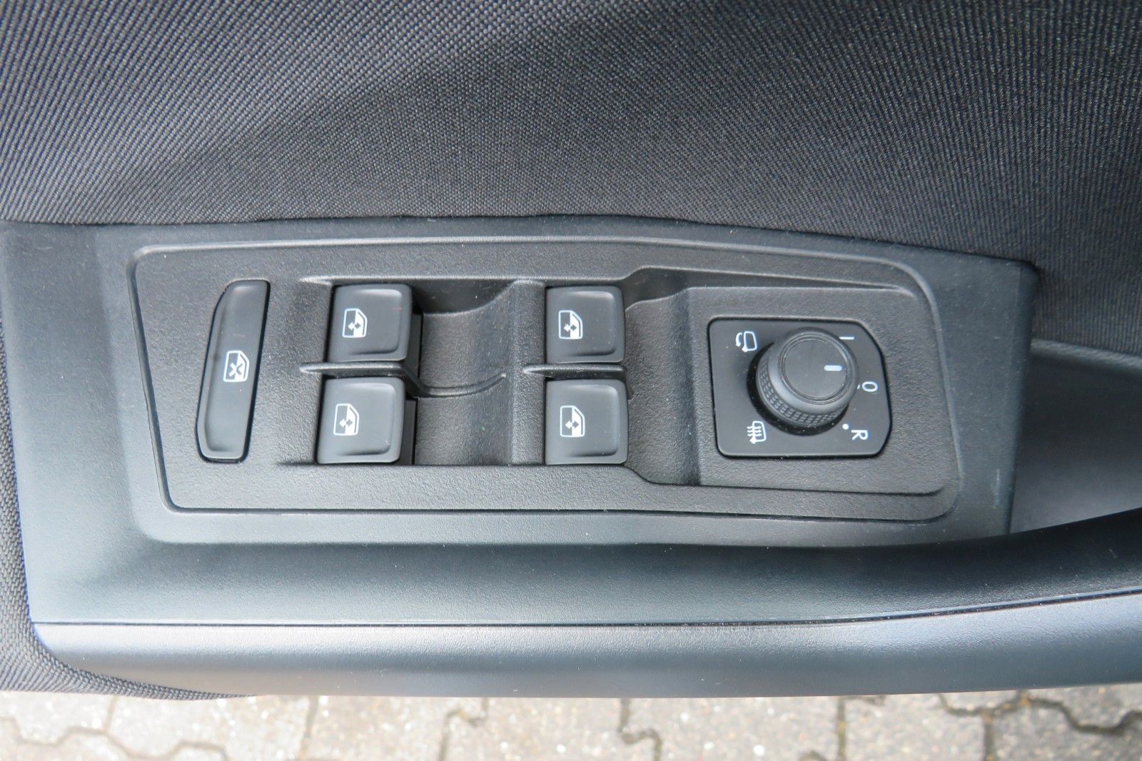 Fahrzeugabbildung Volkswagen T-Roc Life NAVI SITZH. GJ APP-CONNECT 1.HD