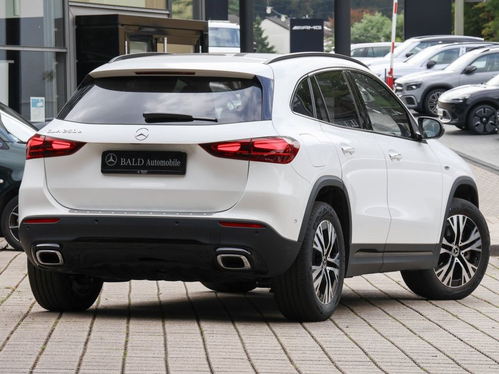 Mercedes-Benz GLA 250 e Progressive/Pano/AHK/360/MLB/Night/18' foto 3