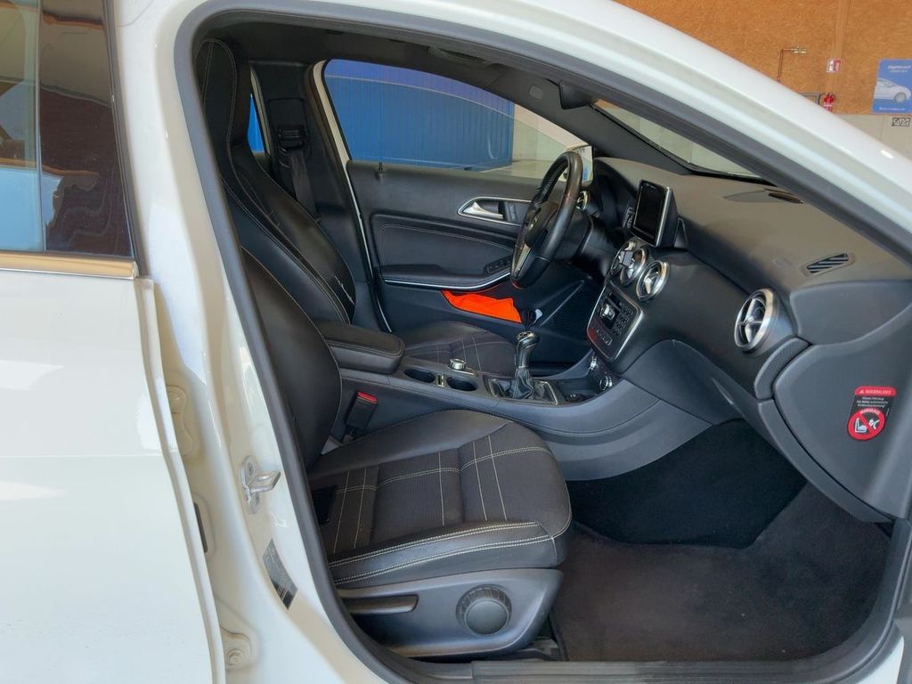 Urban Bi-Xenon NAVI KAMERA PDC SHZ EU6