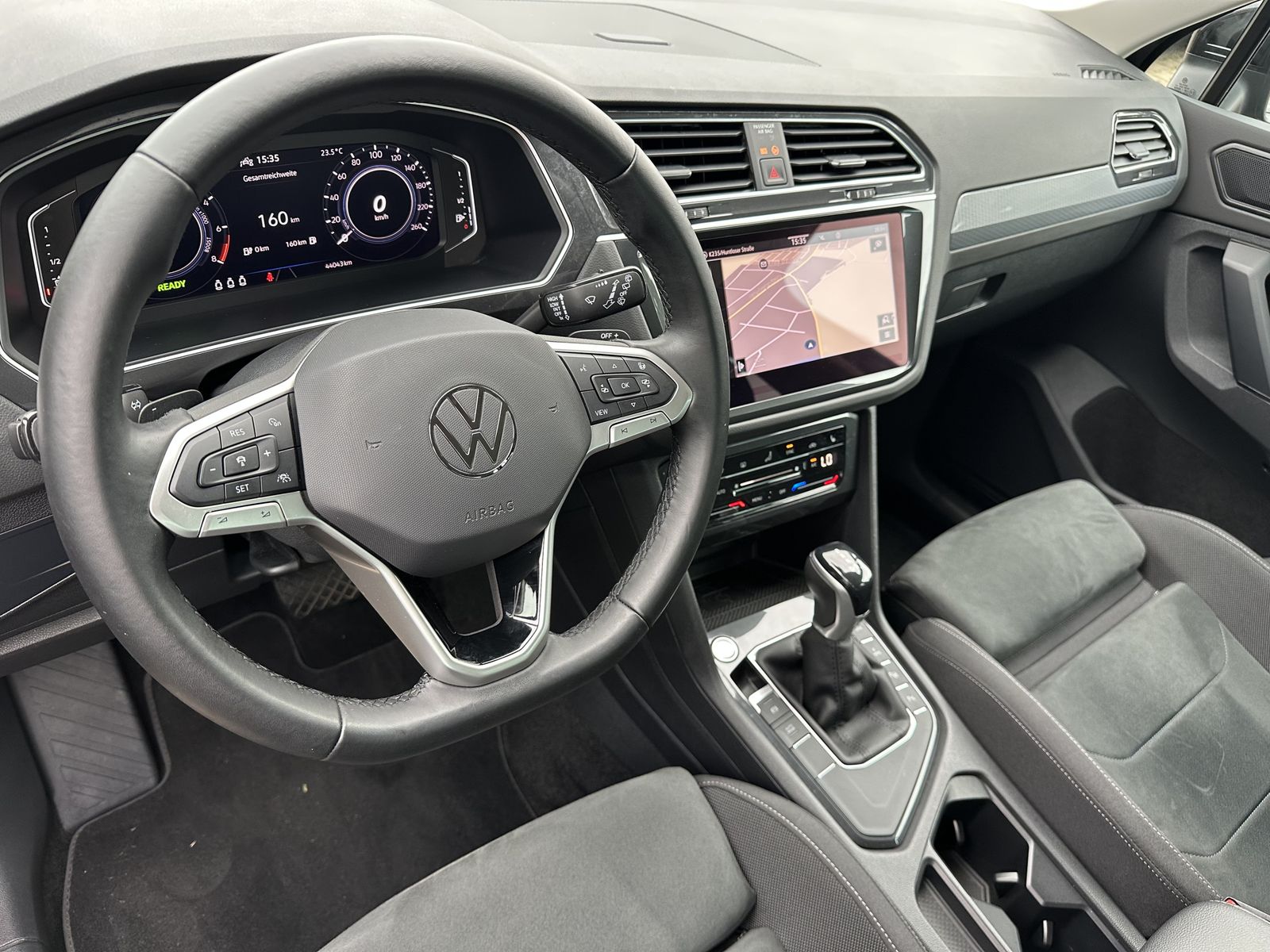 Fahrzeugabbildung Volkswagen Tiguan 1.4 TSI DSG Life eHybrid NAV+LED+AHK+18ZO