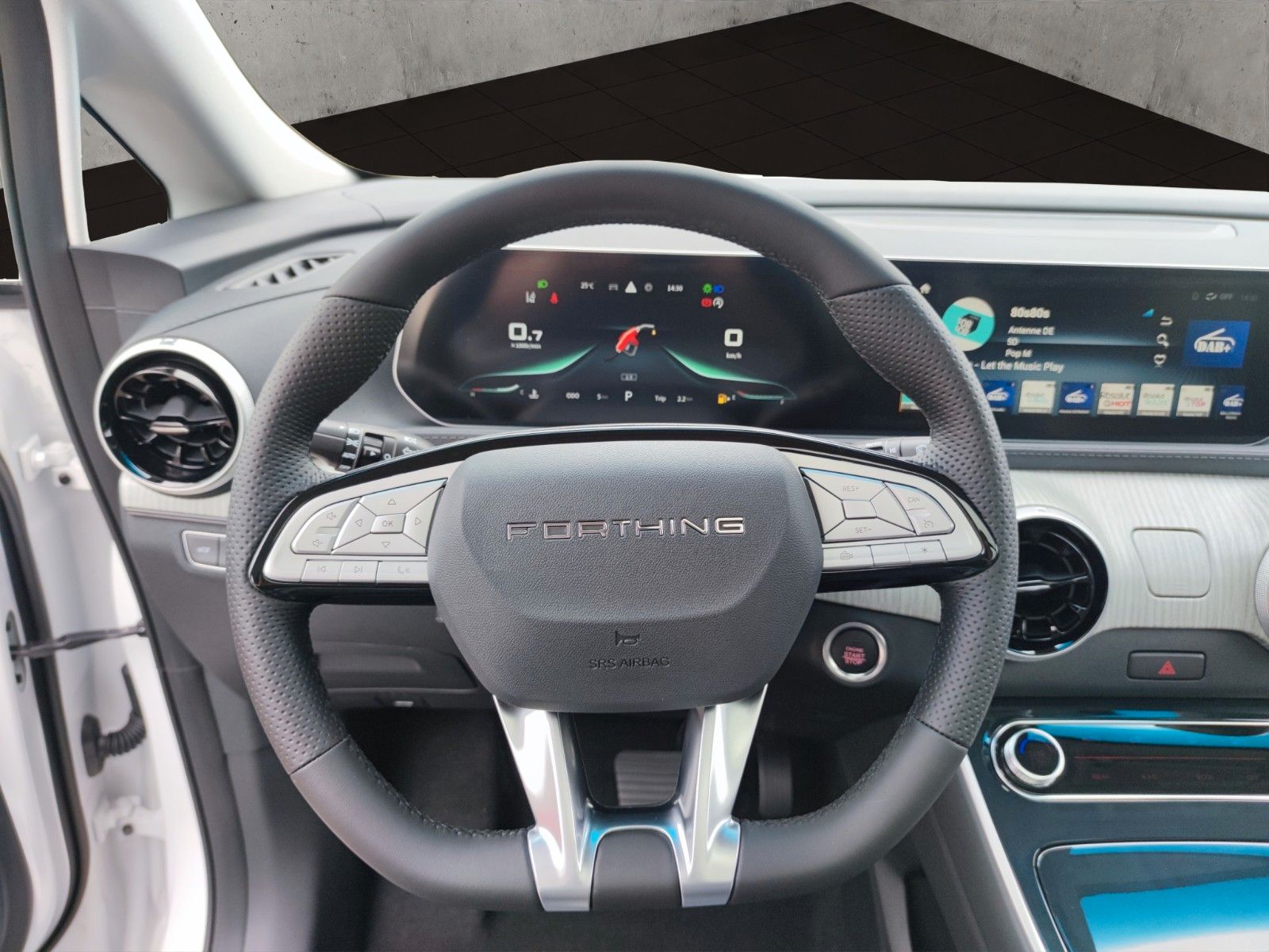 Fahrzeugabbildung DFSK Forthing 4-U Tour DAB + dt. Bedienung