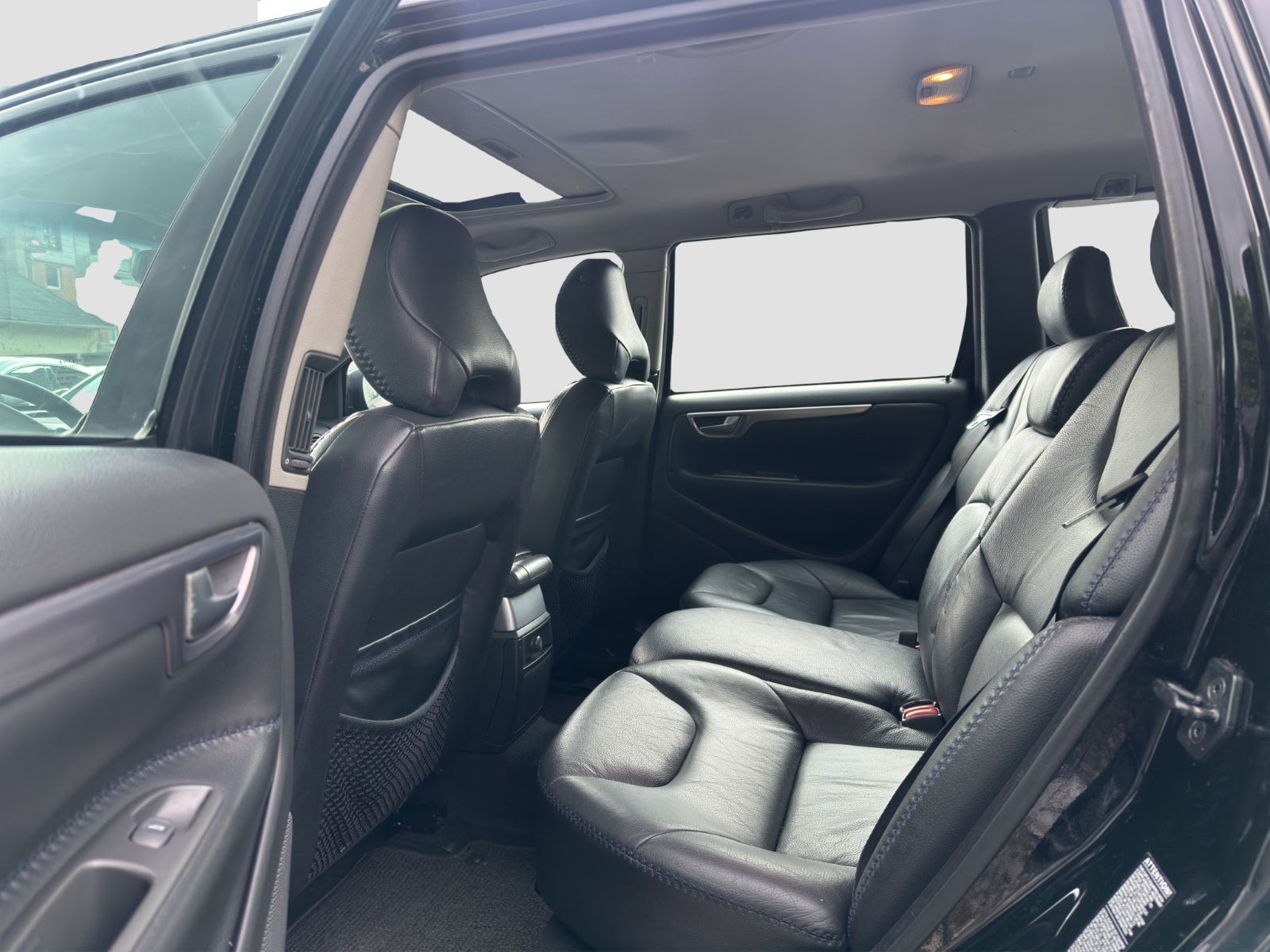Fahrzeugabbildung Volvo V70 XC 2.4 T AWD/Leder/Schiebedach/Sitzheiz./