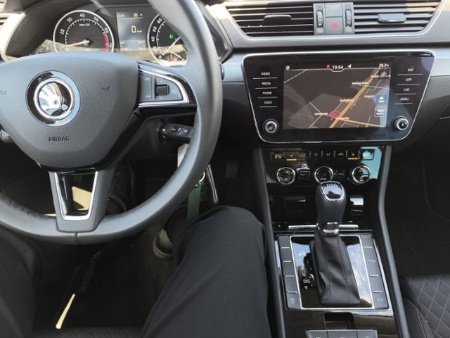 Fahrzeugabbildung SKODA Superb Combi 1.5 TSI ACT DSG Style ACC BI-XENON