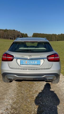 Mercedes-Benz GLA 200 GLA -Klasse GLA 200 CDI / d Allrad 1A