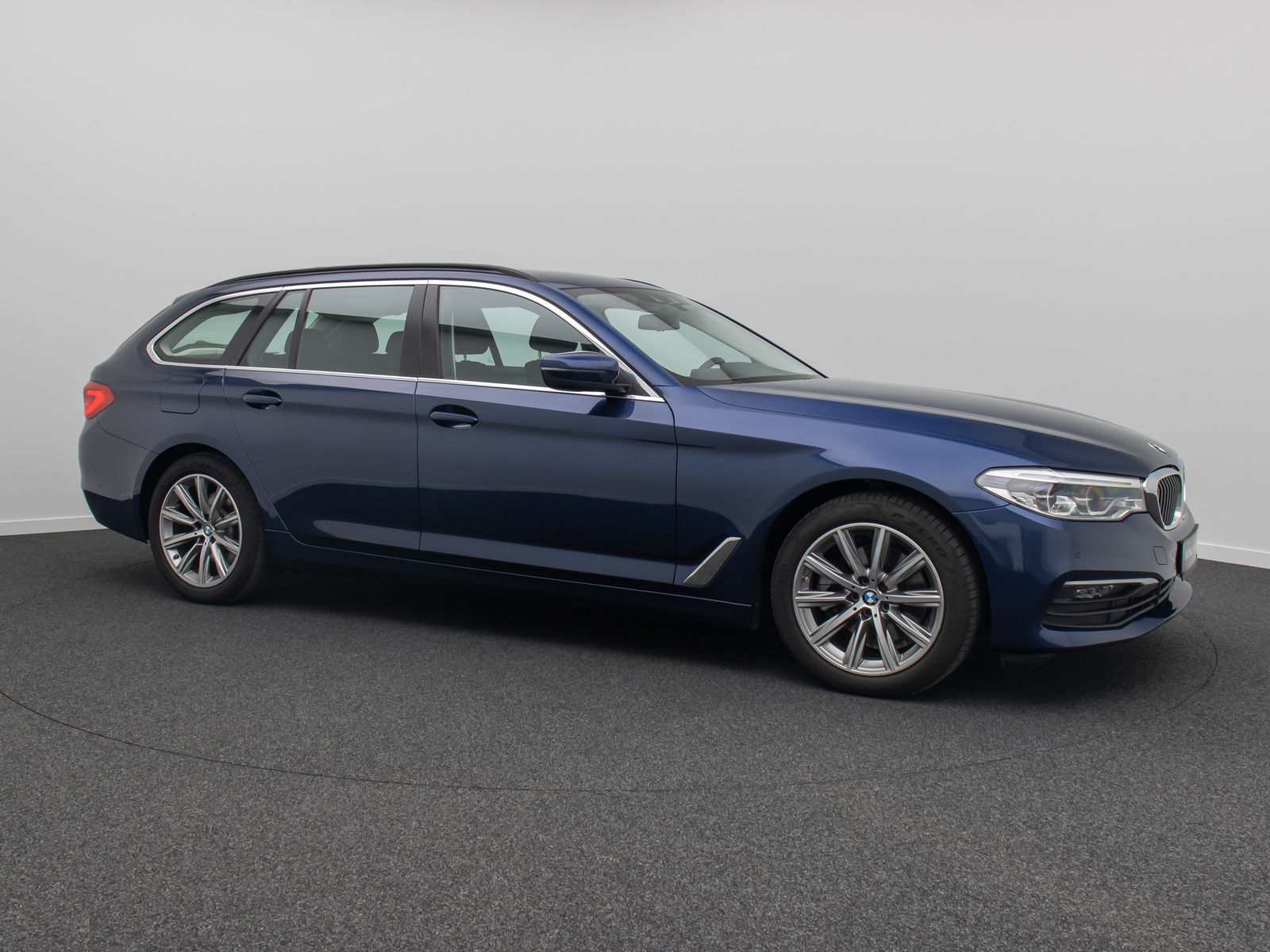 Fahrzeugabbildung BMW 520d xD HUD Kamera HiFi Alarm AHK FernlichtAssis