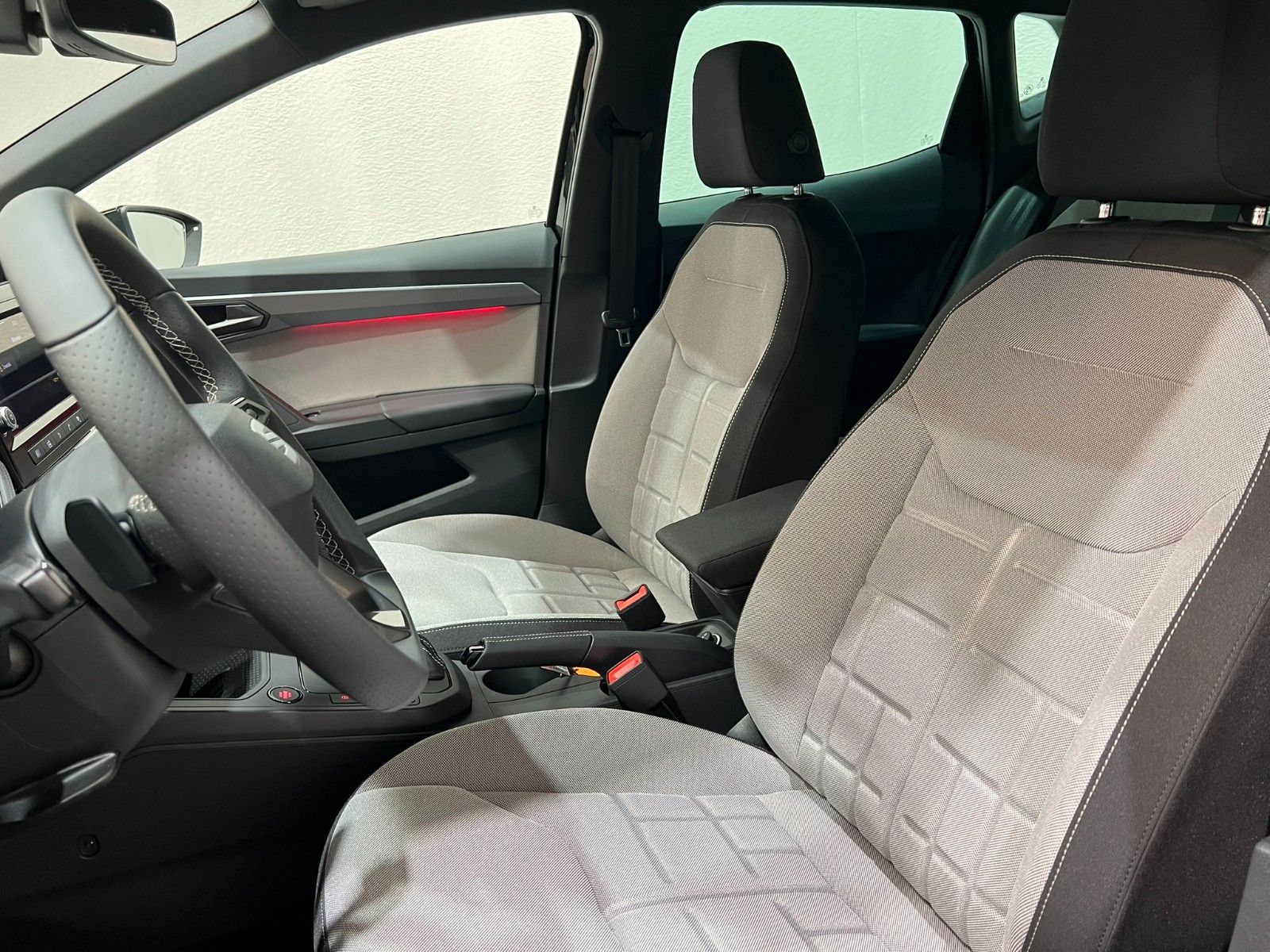 Fahrzeugabbildung SEAT Ibiza 1.0 TSI 85kW FR DSG 18"ALU