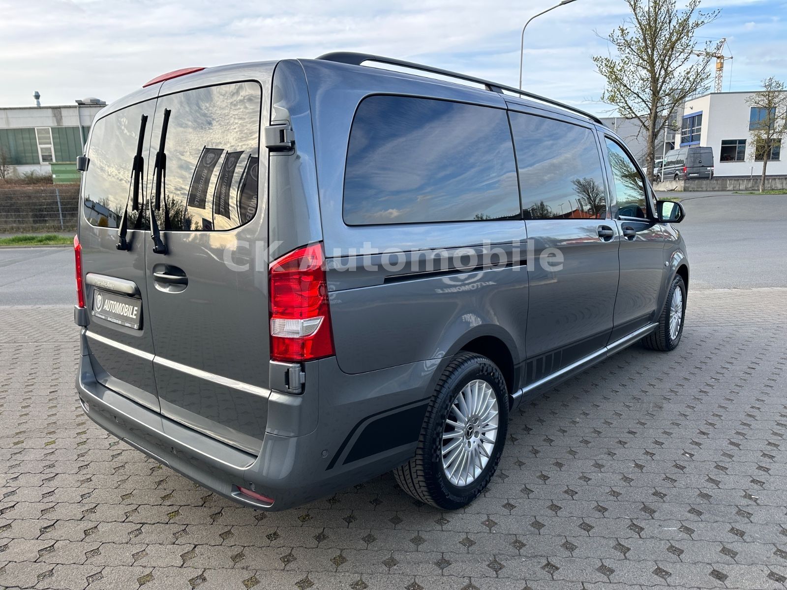 Fahrzeugabbildung Mercedes-Benz Vito 124 Mixto 4x4 lang/5Sitze/Navi/LED/Kam./AHK