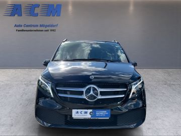 Mercedes V 220 - 2