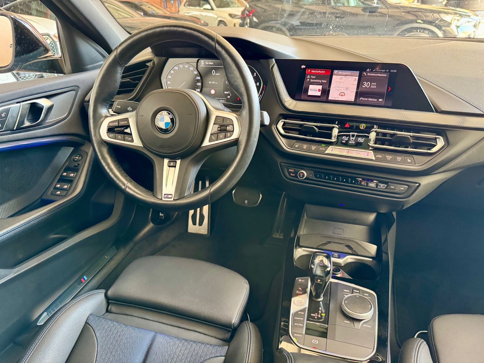 Fahrzeugabbildung BMW 118i M-Sportpaket | 18" LMR | Panodach | Lenkr.h