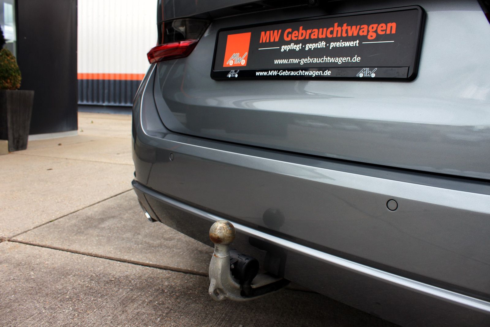 Fahrzeugabbildung BMW 318d Touring Steptr. LED ACC KAM AHK NAV CarPlay