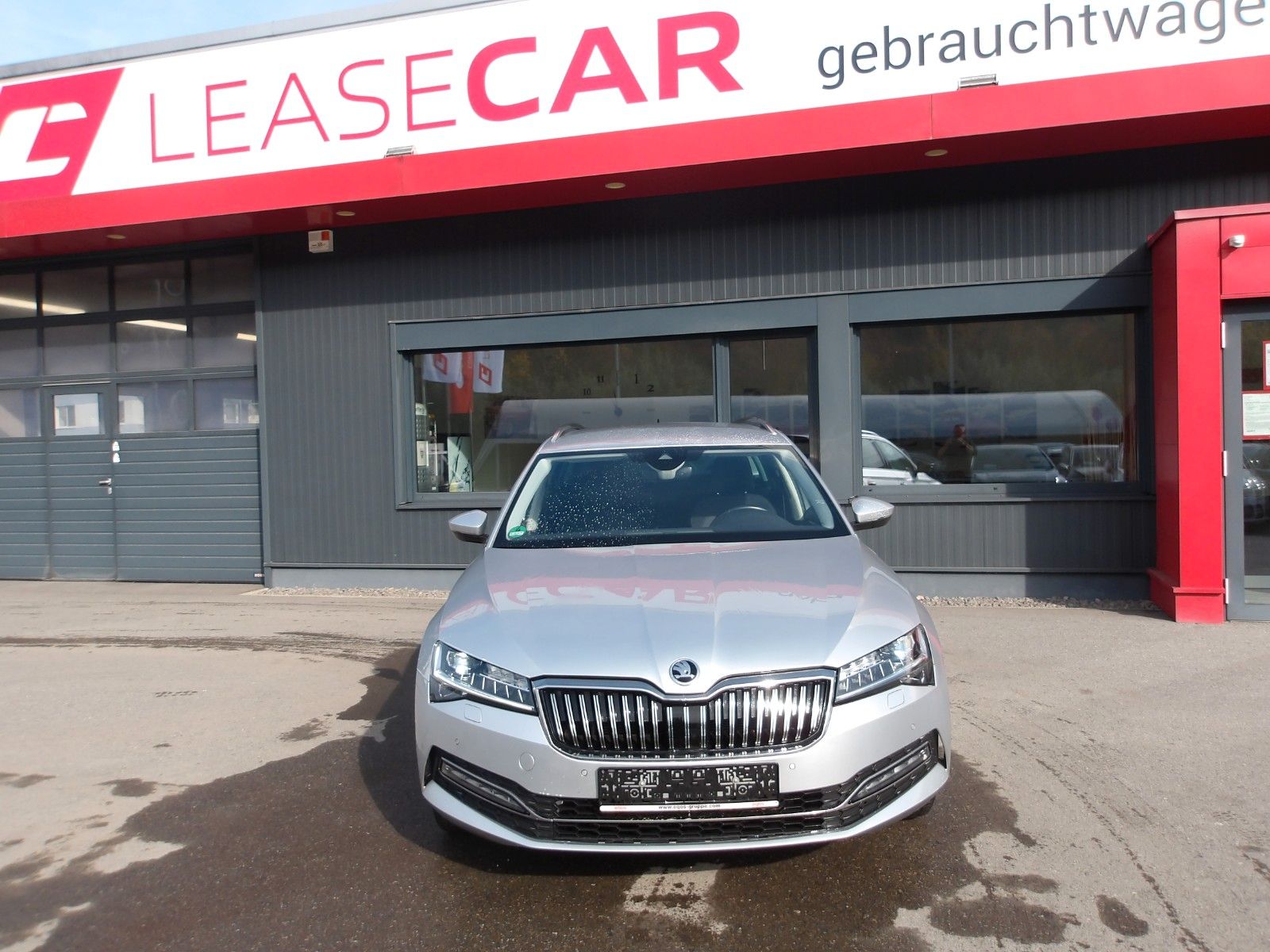 Skoda Superb Combi Style "AHV" EXP € 14750.- imagem 3