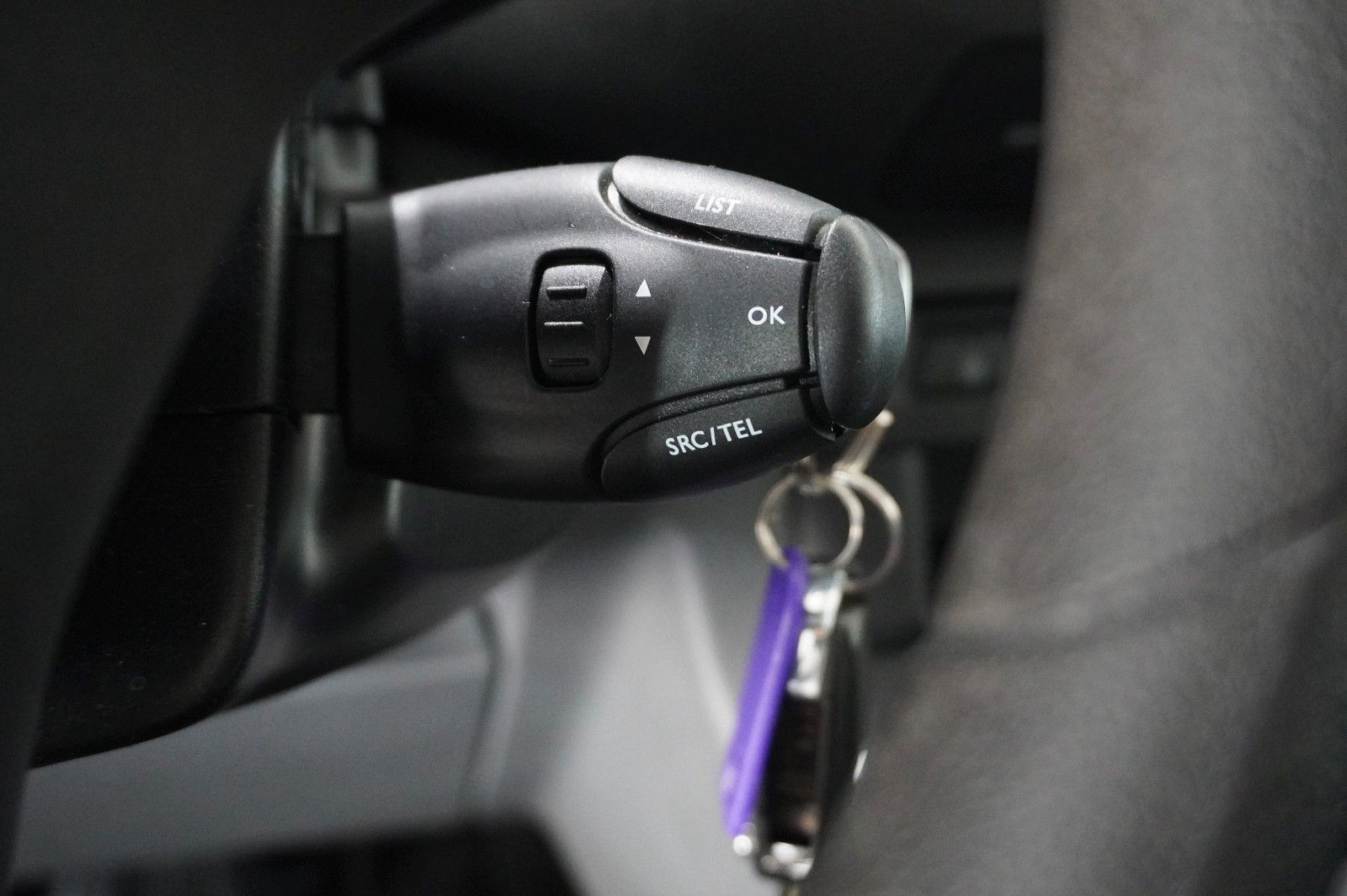 Fahrzeugabbildung Opel Vivaro C Kombi 2.0D "L" 9-SITZER NAVI/TEMP./DAB+