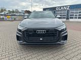 Audi Q8 50 TDI quattro s-line"Matrix,Raute,Nachtsicht - graue Audi Q8