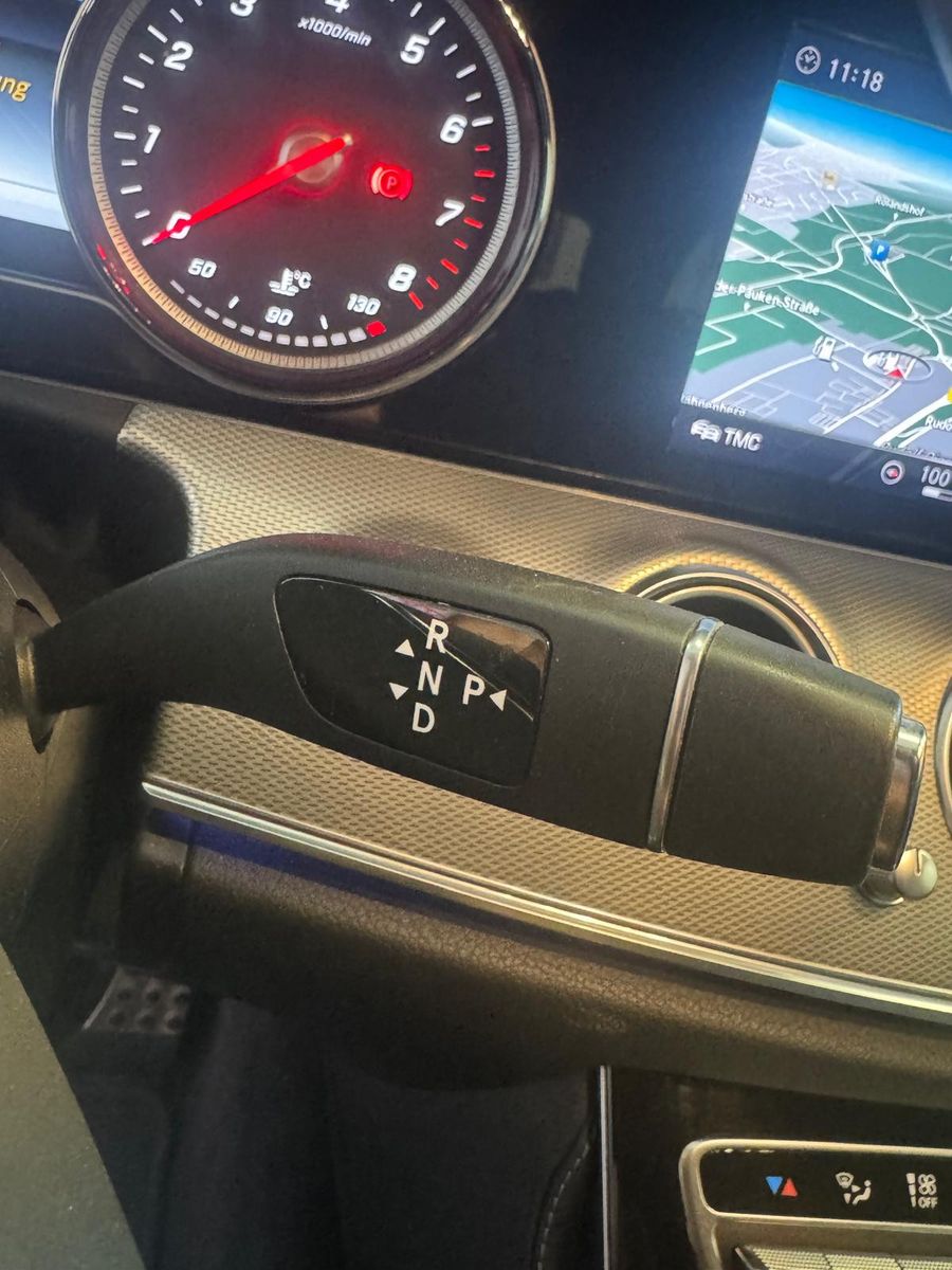 Fahrzeugabbildung Mercedes-Benz E 400 T-Modell 4Matic/LED/PANORAMA/AMG-LINE/NAVI