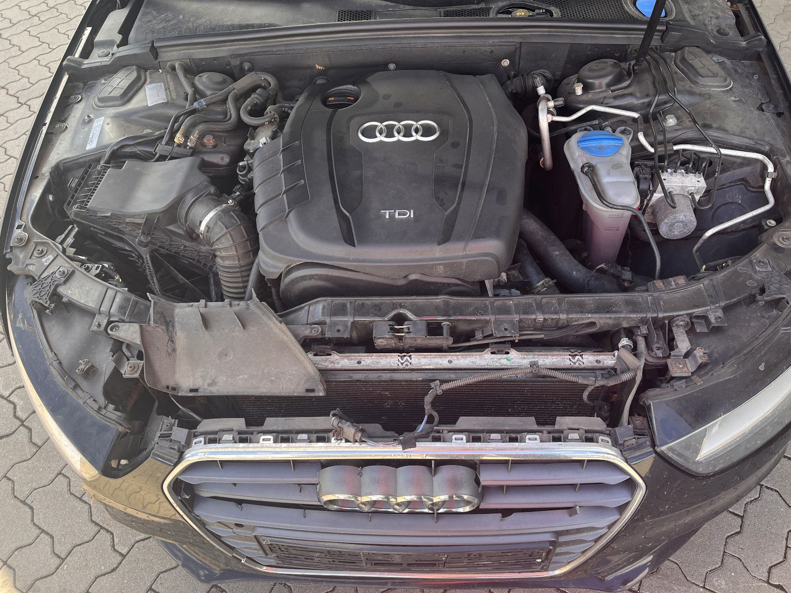 Fahrzeugabbildung Audi A4 Avant Attraction