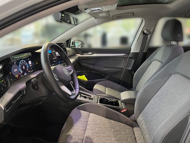 Fahrzeugabbildung Volkswagen Golf 1.5 eTSI DSG LIFE PANORAMA NAVI GJR HUD