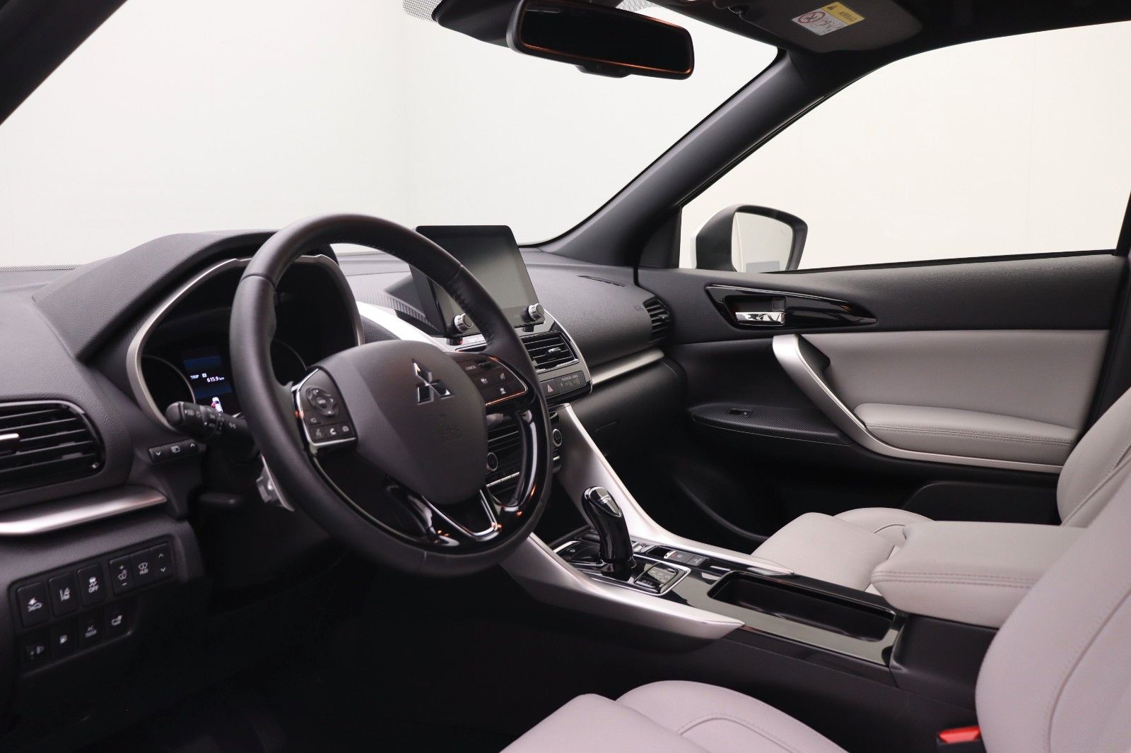 Fahrzeugabbildung Mitsubishi Eclipse Cross 2.4 PHEV Top 4WD PANO ACC LED