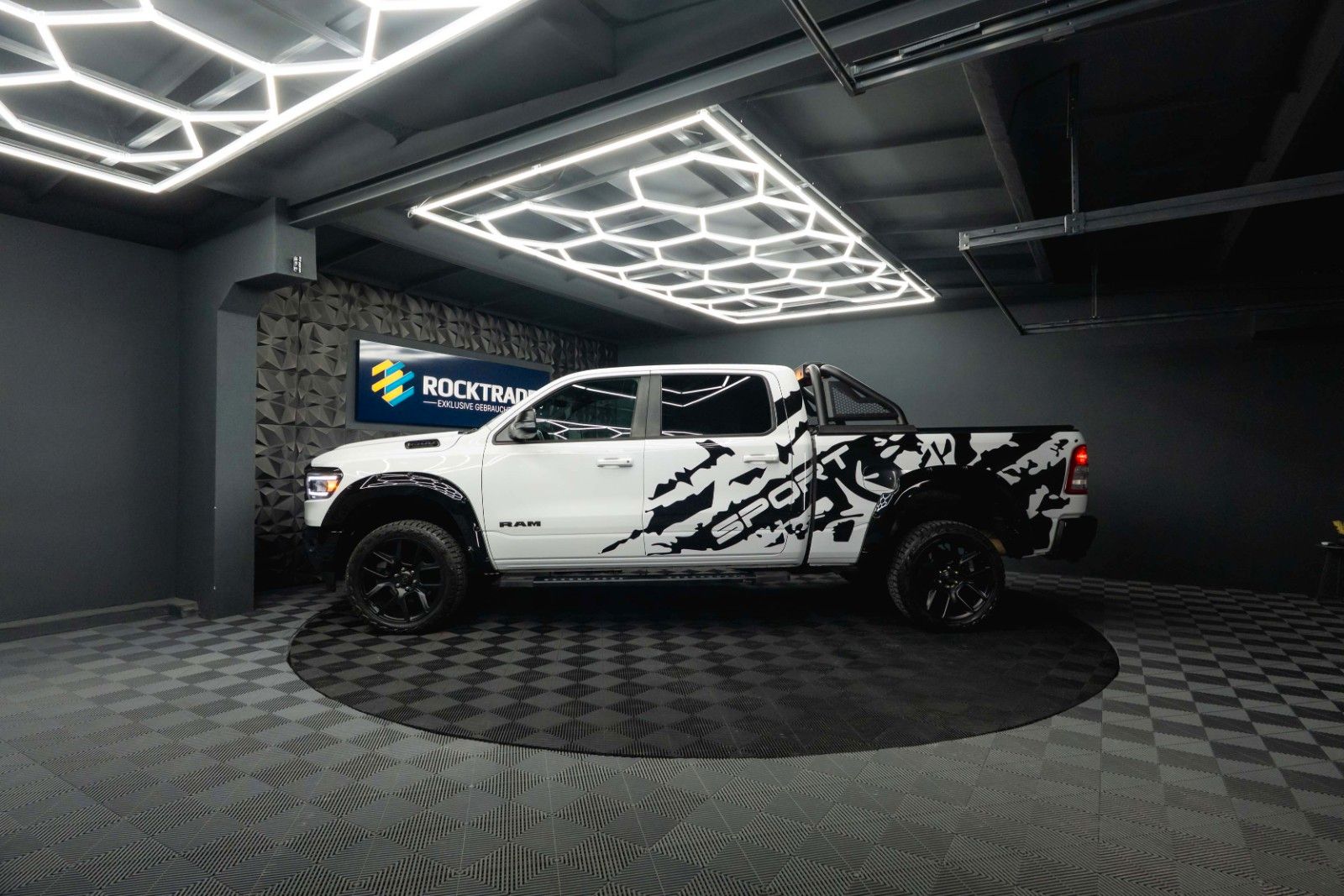 Fahrzeugabbildung Dodge RAM 5.7 V8 HEMI 4x4 OFFROAD LONGBED AXLE LOCK