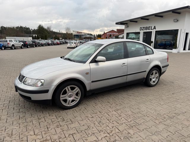 Volkswagen Passat 1.8 Comfortline *1.Hand*